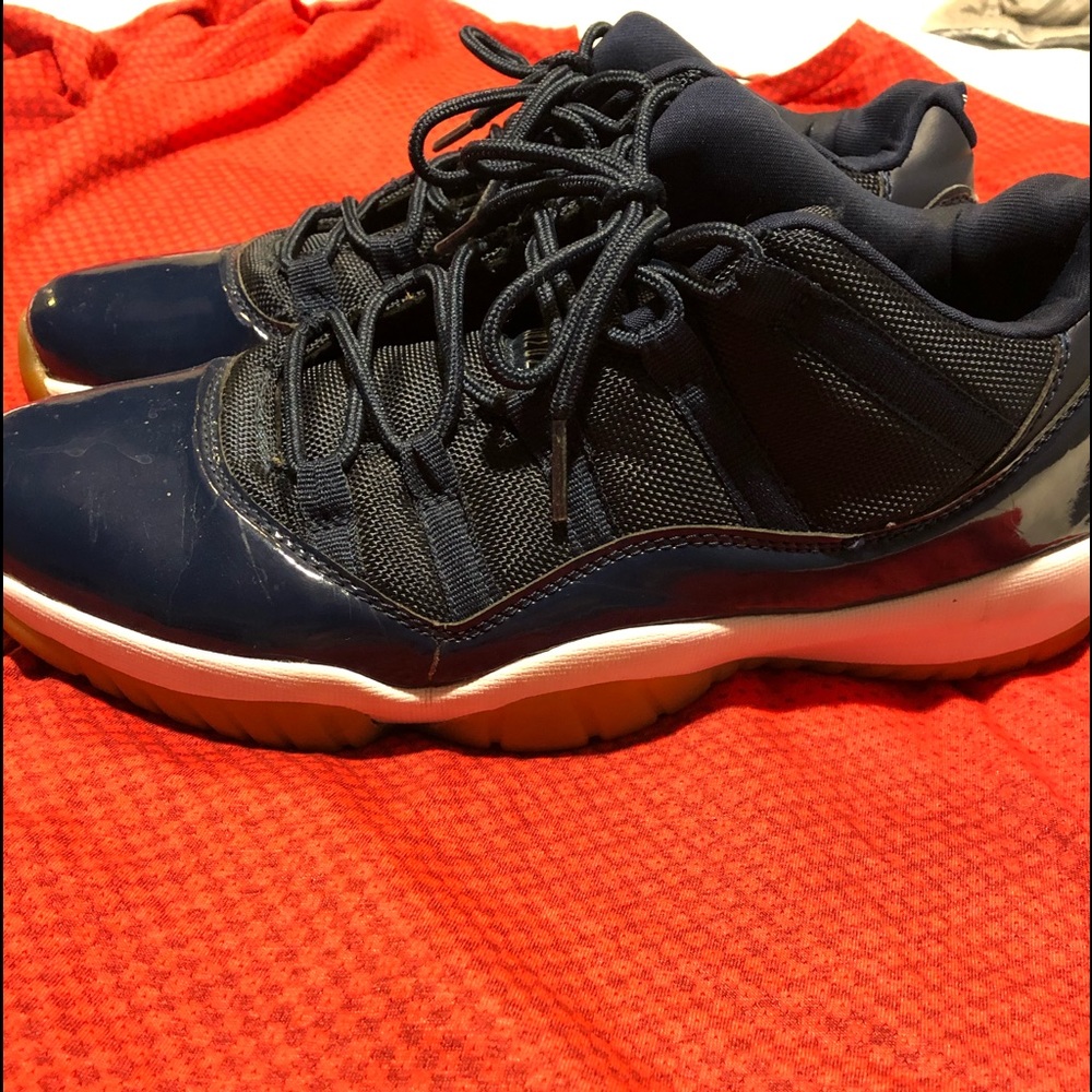 Men’s jordan 11 lows navy gum sole